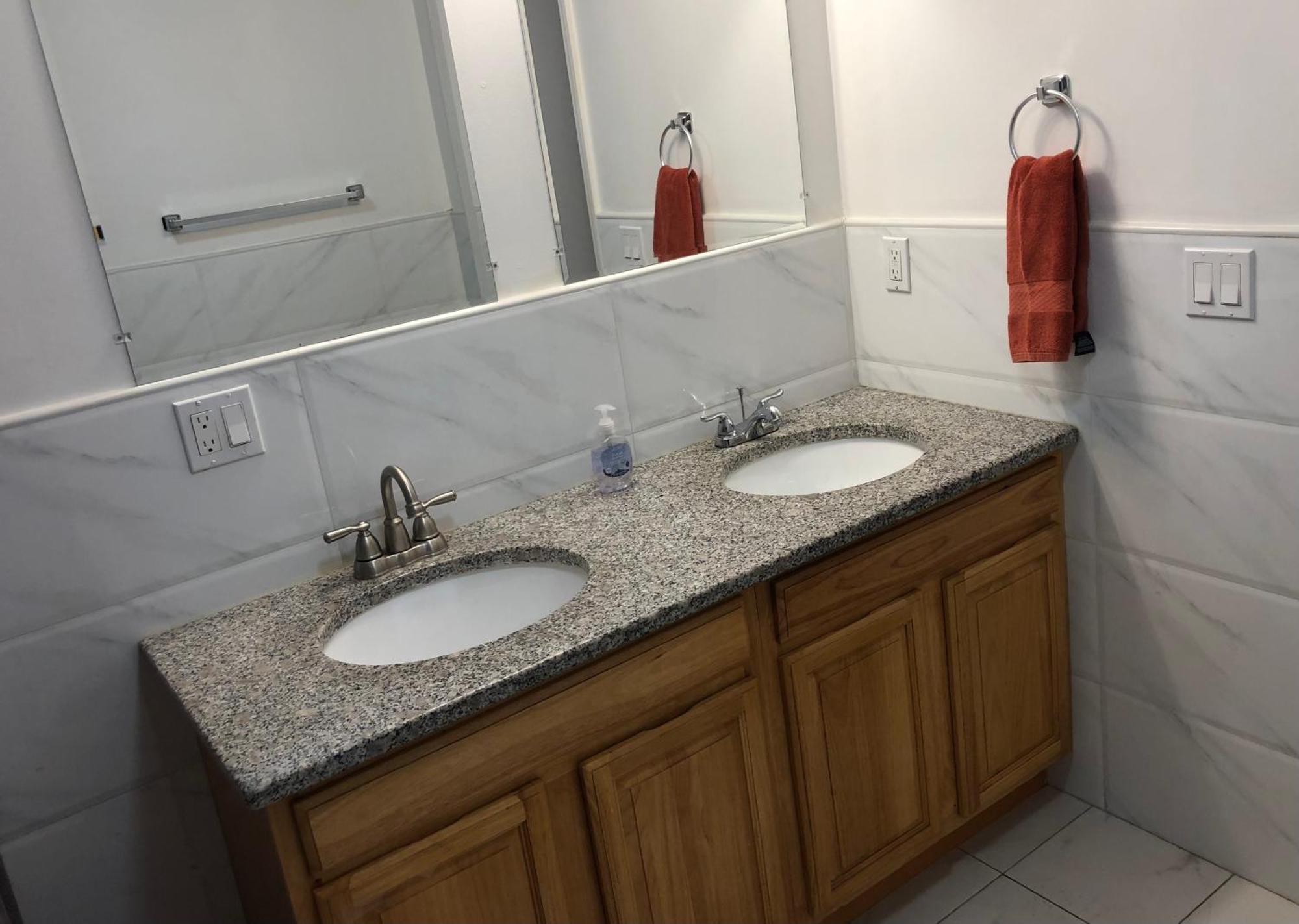 Large And Private Apartment Can Sleep Up To 8 People Comfortably With Direct Nyc Manhattan Train Only 5 Minute Walk Away Elizabeth Eksteriør bilde